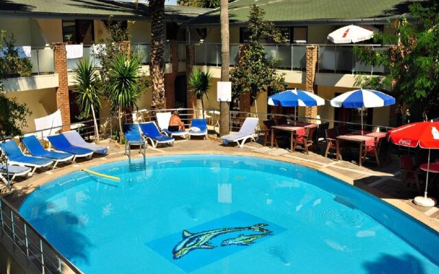 Tropic Beach Club Side