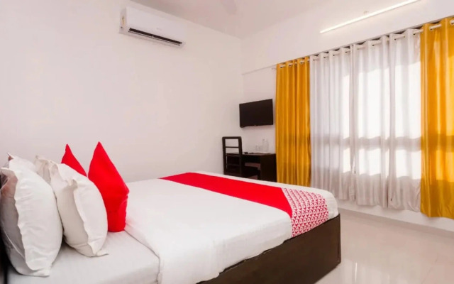 OYO 30597 Pleasant Apartment Malad East