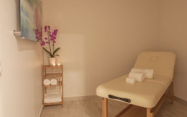 Hillside House Suites & Spa