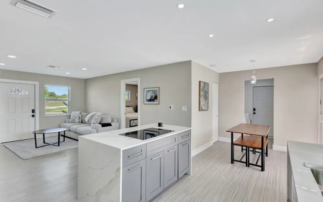 Sunshine Villa w/ Private Pool