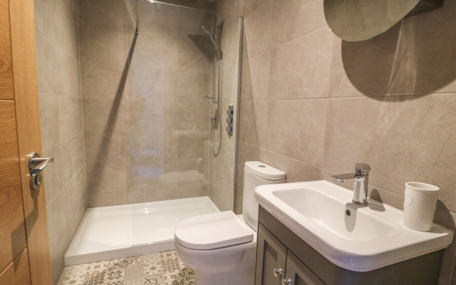 Apartment 6