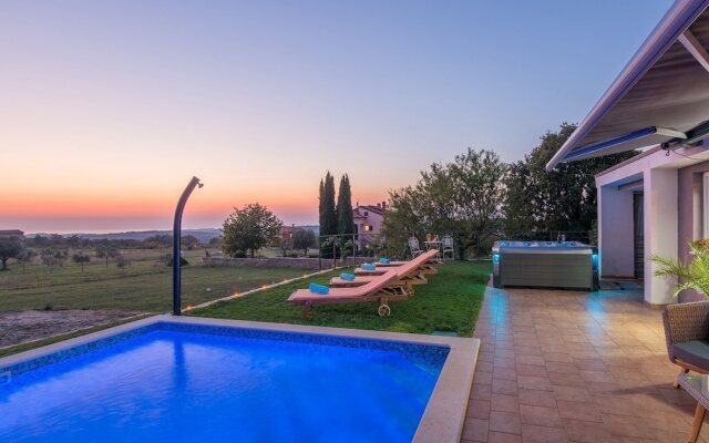 Wonderful, Modern Villa With Pool, Whirlpool and Garden, Near Rovinj