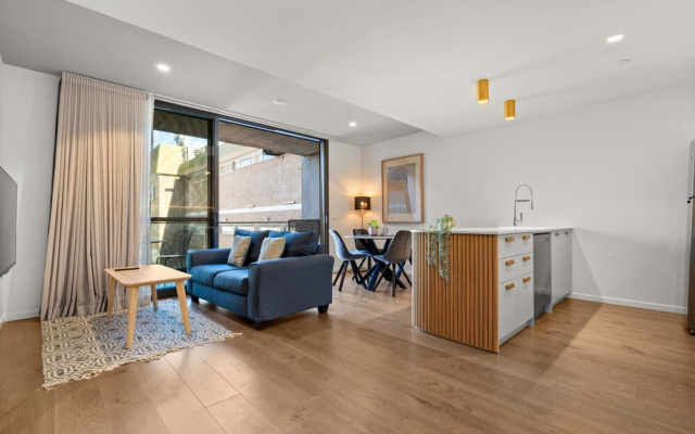 High-end 1-bed Pad in Braddon With Outdoor Dining – Balcony – Braddon