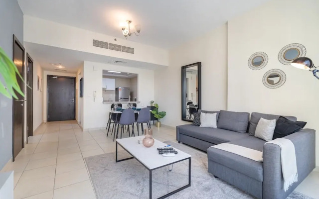 Refined 1BR Retreat in The Point Tower - Marina