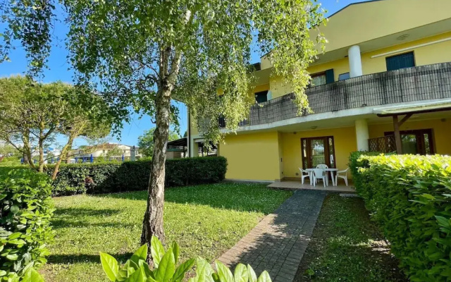 Holiday House With Shared Pool