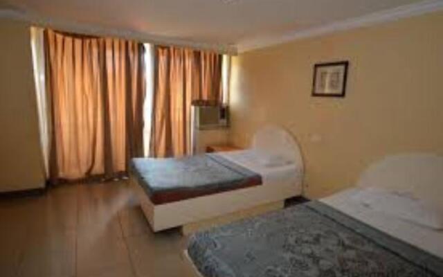 OYO 672 Capitol Tourist Inn (Vaccinated Staff)