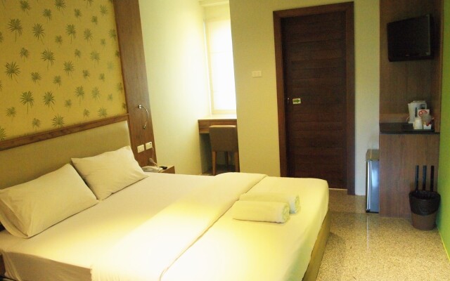 Phuket Ecozy Hotel