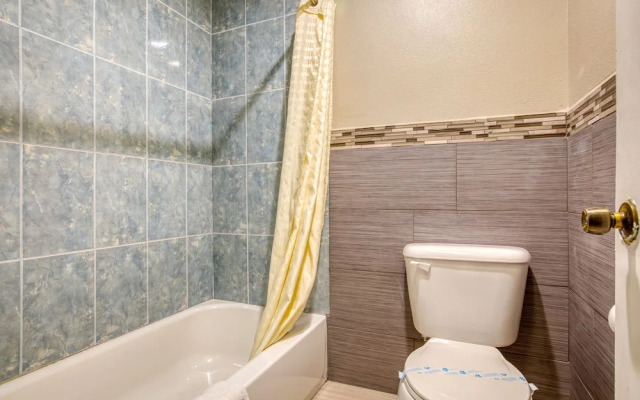 Passport Inn & Suites Corona Hotel