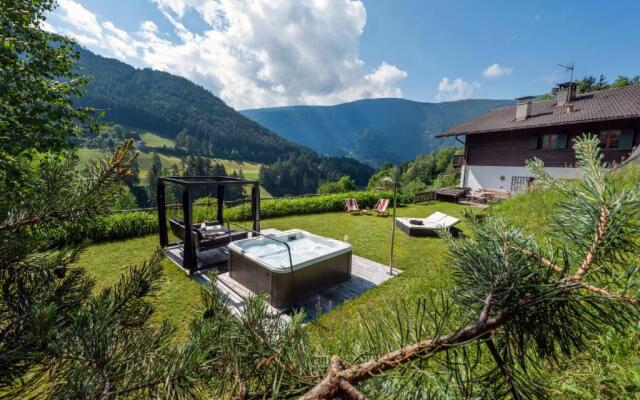 Villa Vintila with Whirlpool & Sauna