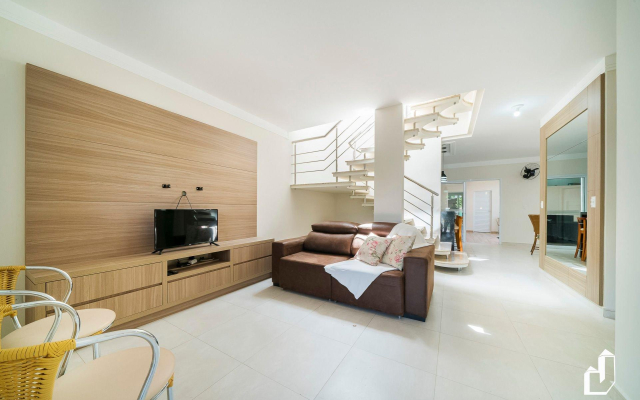 Casa com 05 dormitórios
