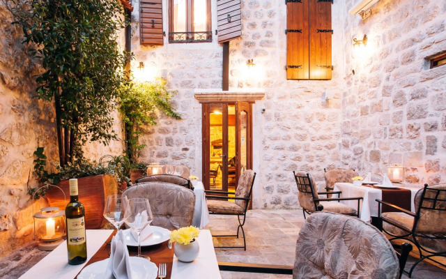 Galathea Hotel