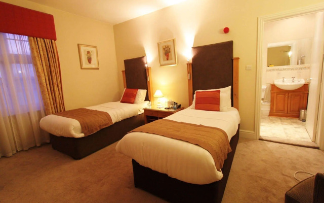 Queens Court Hotel