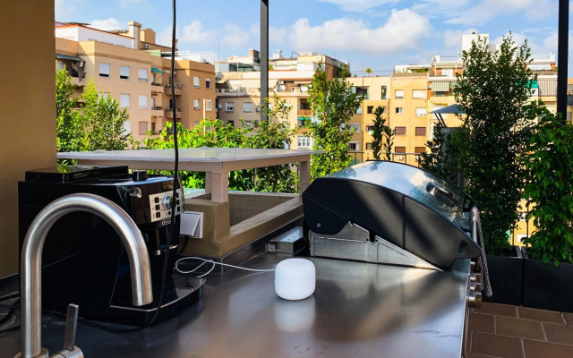 Incredible 2BR Penthouse with Urban Rooftop Garden