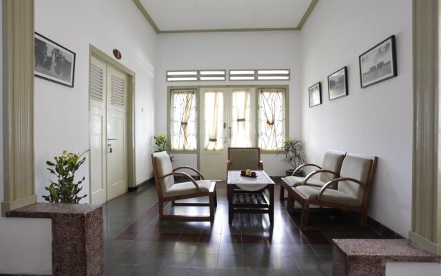 Taman Yuwono Heritage Malioboro by Natt's Hospitality
