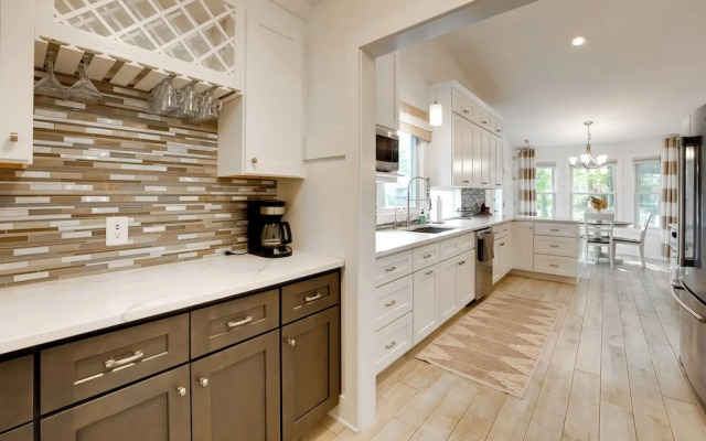 Holland Home: Walk to the Beach!