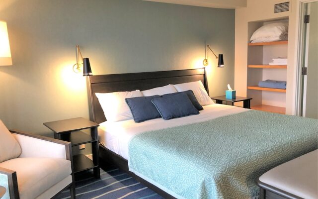 Castle at Ala Moana Hotel