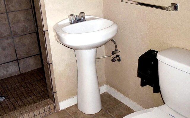 Grand Canyon Caverns Inn