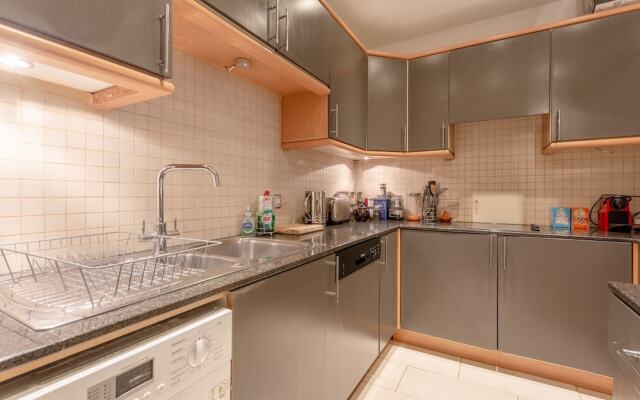 Spacious South Kensington 1 Bedroom Apartment