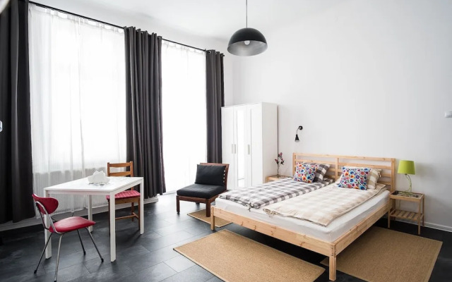 HOSTEL likeHome