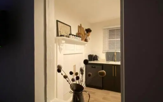 Macleay Cottage with plunge pool and local arts – Guest Rooms – Dubbo