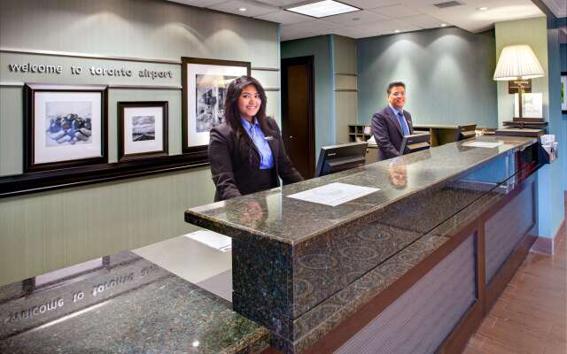 Hampton Inn & Suites By Hilton Toronto Airport
