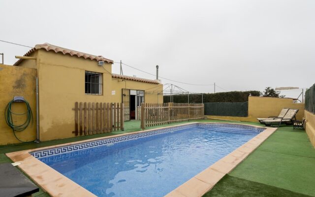 Modern Holiday Home in Garrobillo With Private Swimming Pool