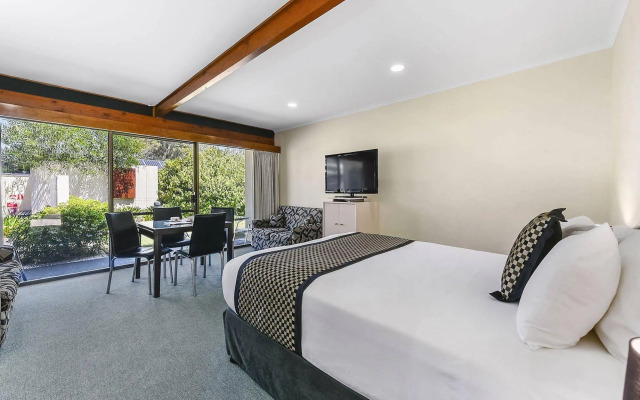 William Macintosh Motor Lodge