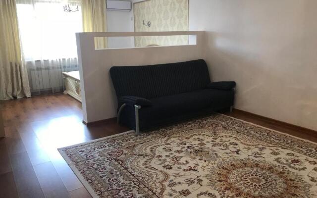 1 komnatnaja kvartira na Zharbosynova 71