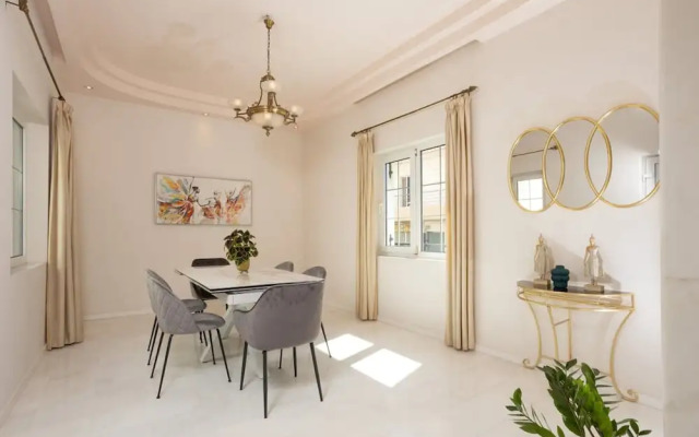 The White Marble Luxury City Apt