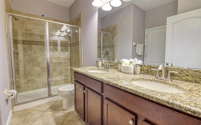 Christopers 9-bedroom Vacation Home