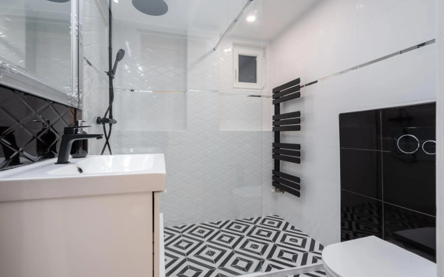 Premium Art Deco Apartment at Broadway // 4BDR & 3BR