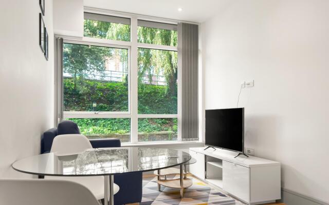 Comfy One Bed Apartment in Broad House, Harrow