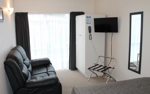 Riverview Motel