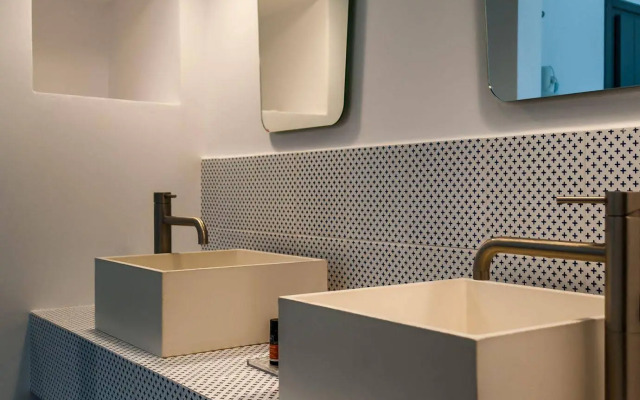 Milos Breeze Boutique Hotel