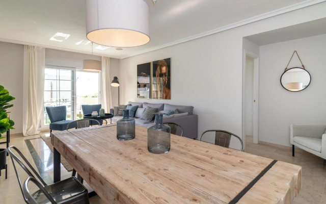 Puente Romano Modern flat, Best location in town