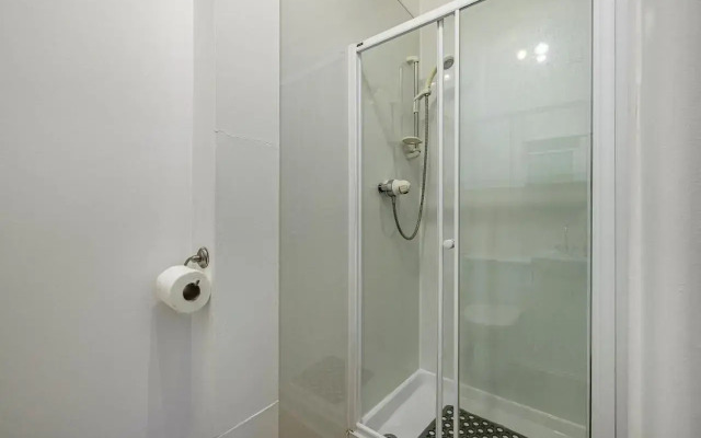 Bright flat in Lauder Centre