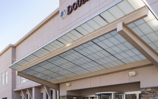 DoubleTree by Hilton Raleigh Brownstone University