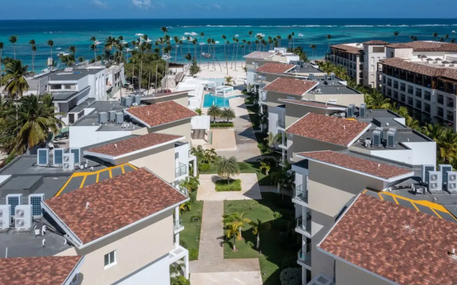 Unique Modern Condo with Beach Access