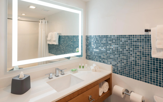 DoubleTree by Hilton Miami North I-95