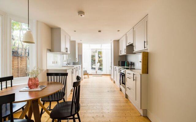 The Camberwell Secret - Alluring 3bdr House With Garden
