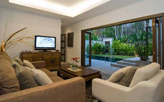 Villa Kama by Holiplanet