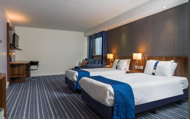 Holiday Inn Express London Gatwick - Crawley by IHG