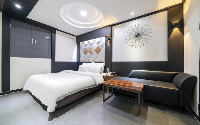 Utopia Motel