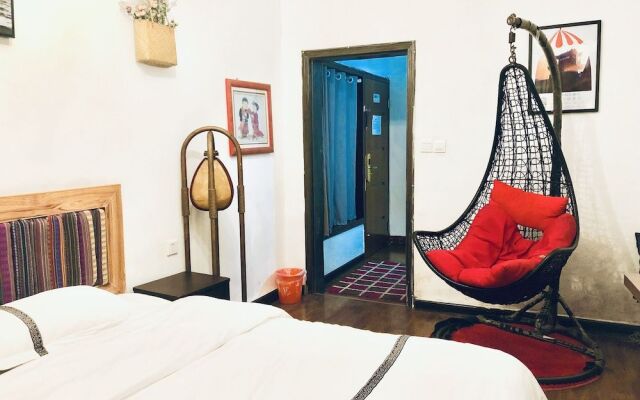 Fenghuang Little Bear Family Guest House