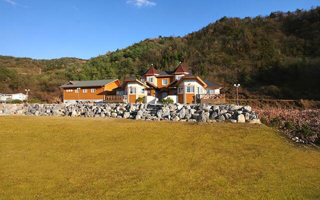 Yeongwol Hanbando River Pension