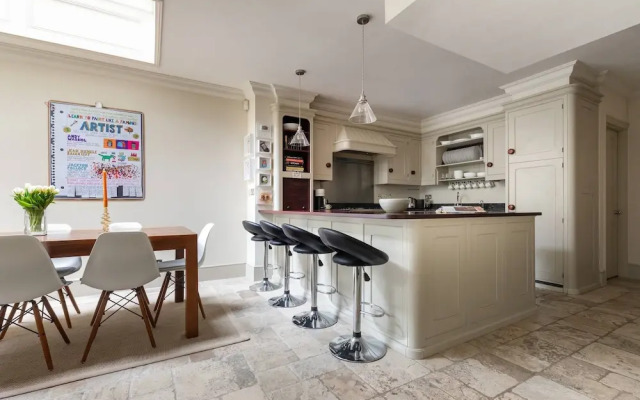 Kensington Place IV by Onefinestay