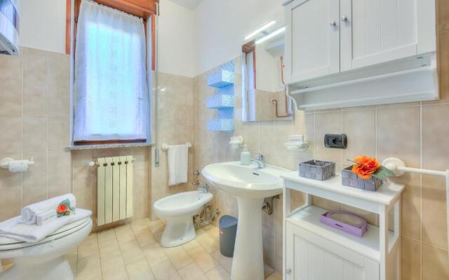 Cedar House Villa Few Minutes From Lake