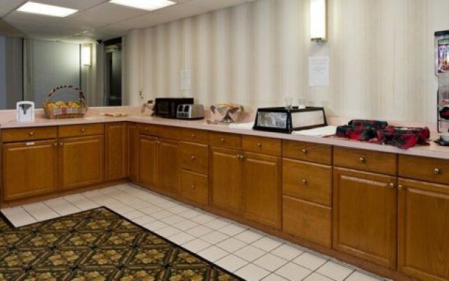 Howard Johnson Inn - Commack