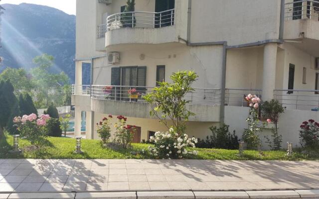 Roman Gardens Studio Apartment