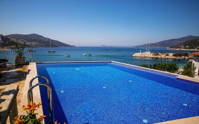 Pier House